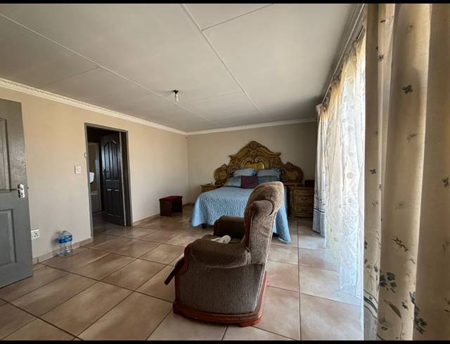 4 BEDROOM HOUSE FOR SALE IN GOLDEN GARDENS
